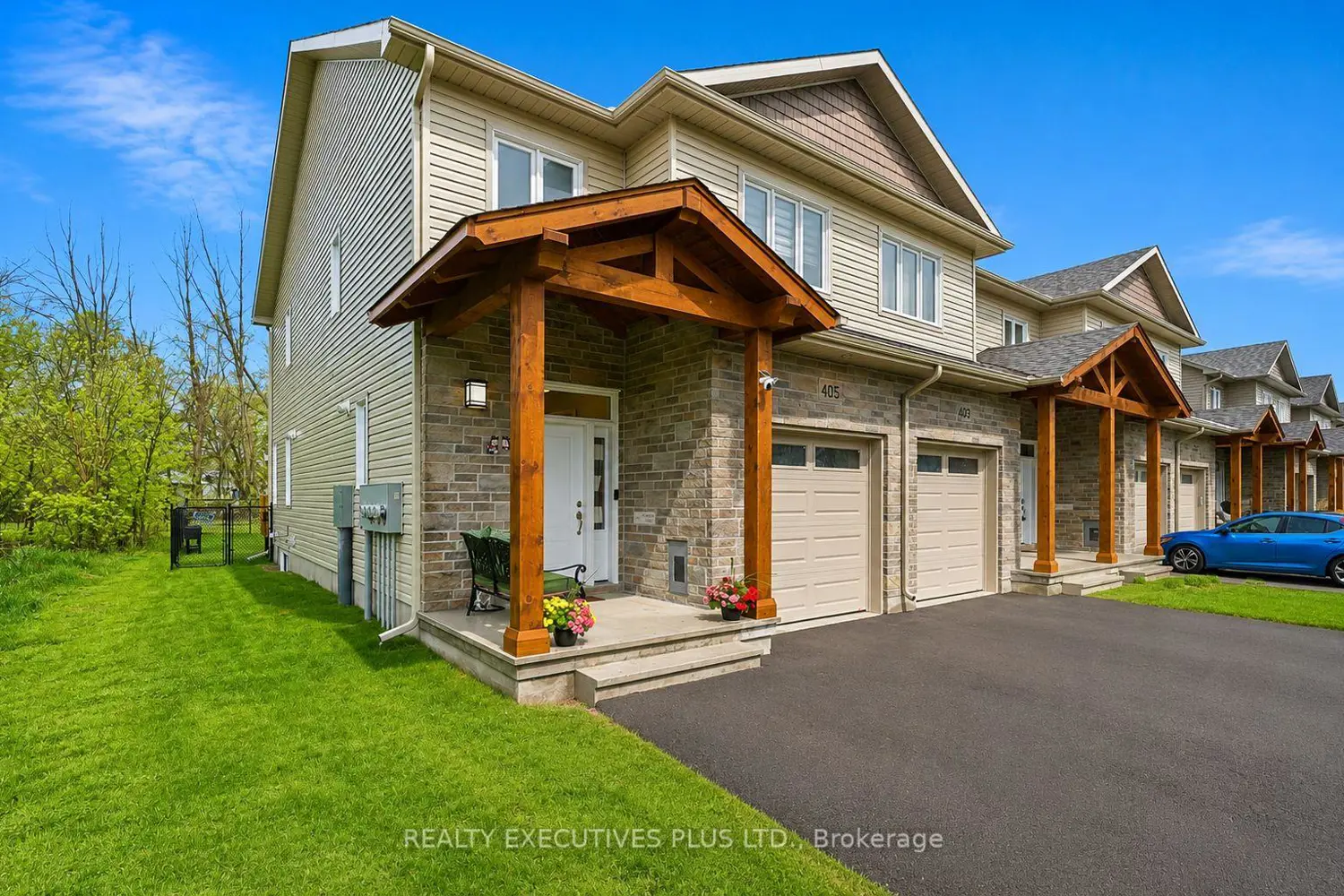 405 Voyageur Place