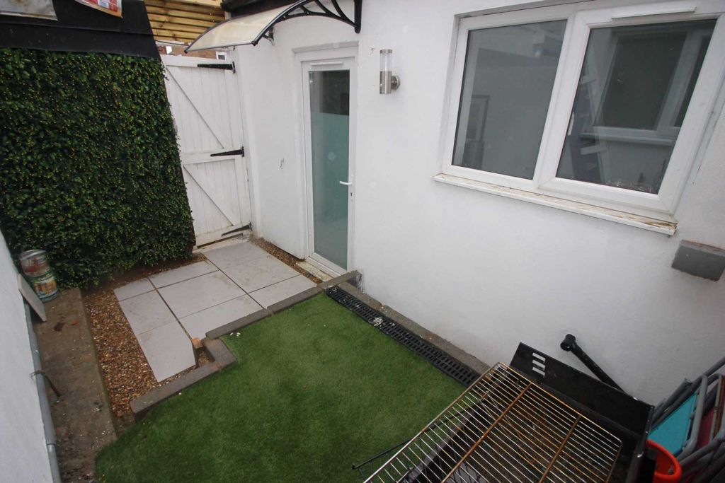 Additional image 9 of Detached house to rentHibbert Street, Luton LU1