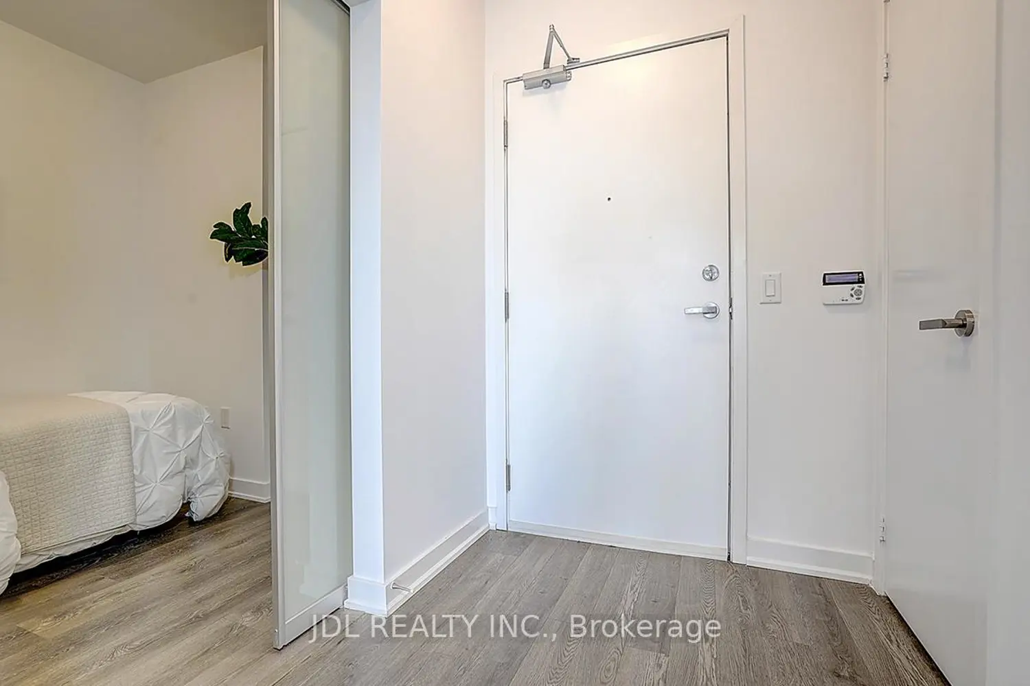 195 Redpath Avenue 3009 photo 2