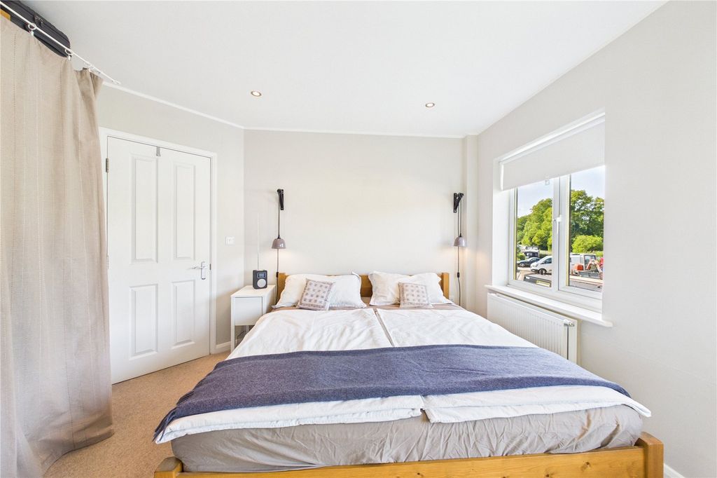 Additional image 9 of 2 bed flat to rentMill Lane, Newbury, Berkshire RG14