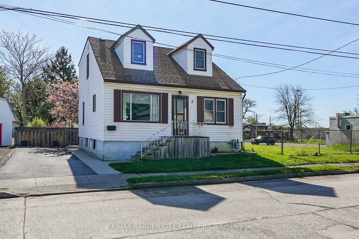 4 Peachdale Avenue