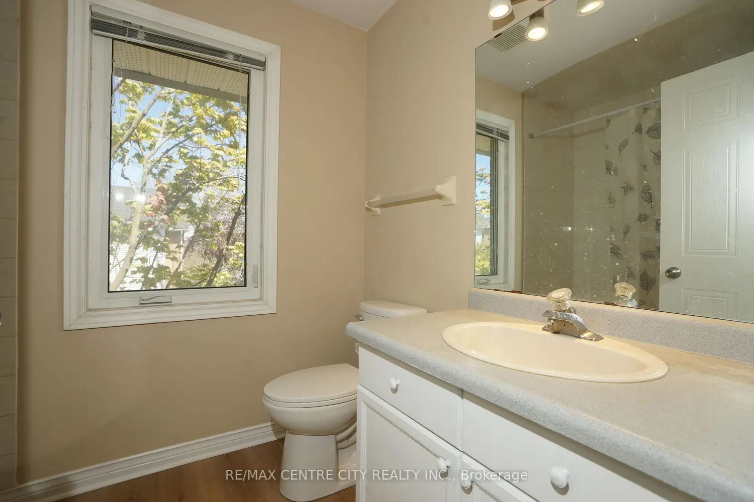 Additional image 15 of 1548 Richmond Street 31