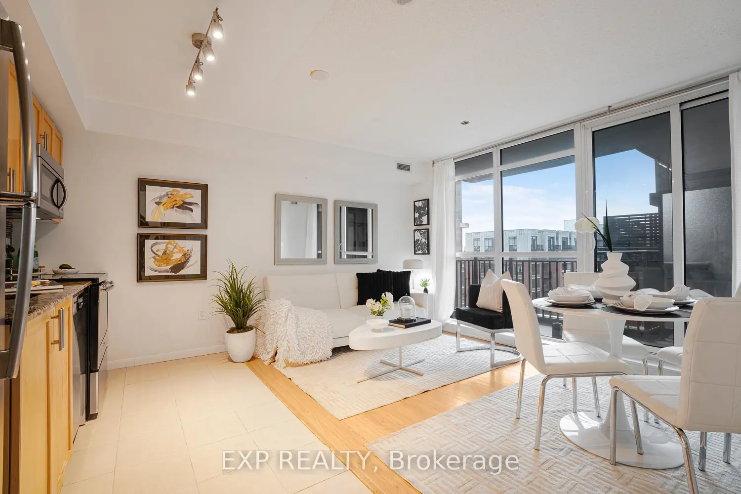 Additional image 6 of 830 Lawrence Avenue 729