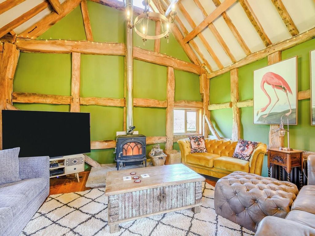 6 bed barn conversion to rentThe Learpool Barn, Gloucester Road, Welland WR13 photo 3