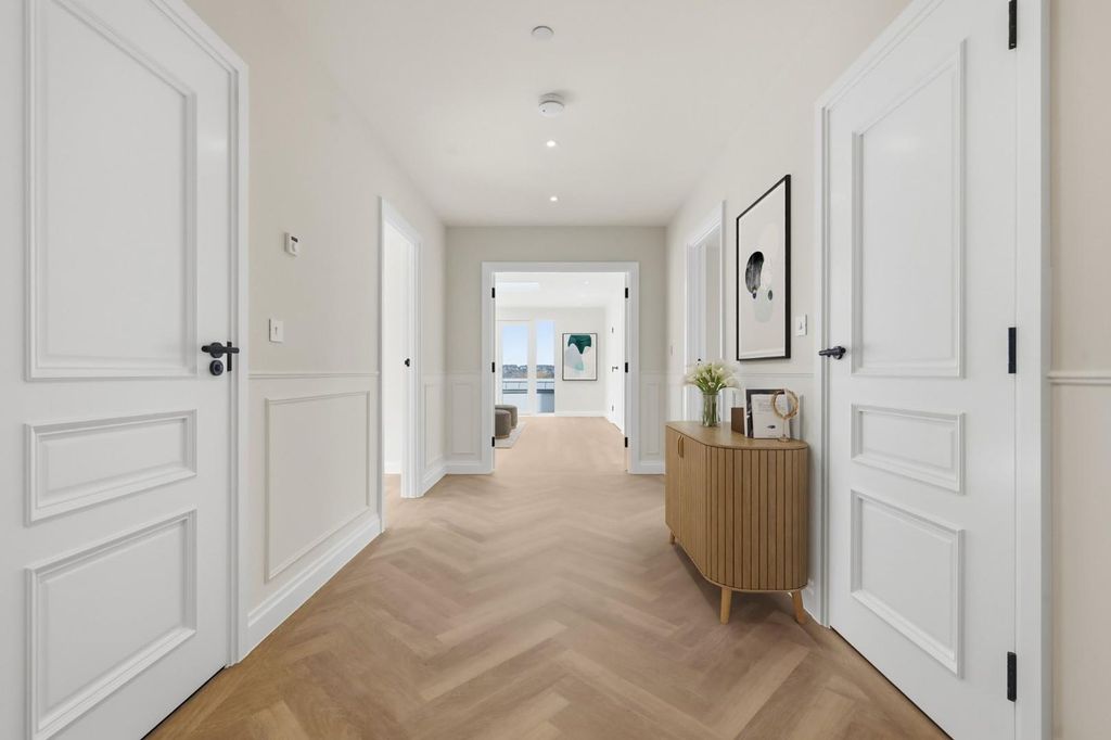 Additional image 2 of 2 bed flat for saleHigh Road, Chigwell IG7