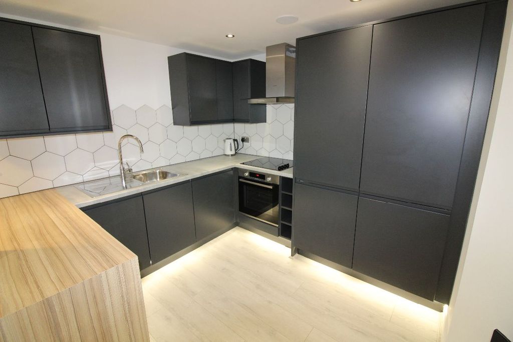 Additional image 3 of 3 bed flat to rentCity Bridge Apartments, Glovers Court, Preston PR1