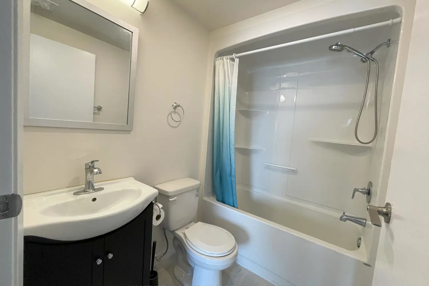Additional image 10 of 246 Lester Street 602