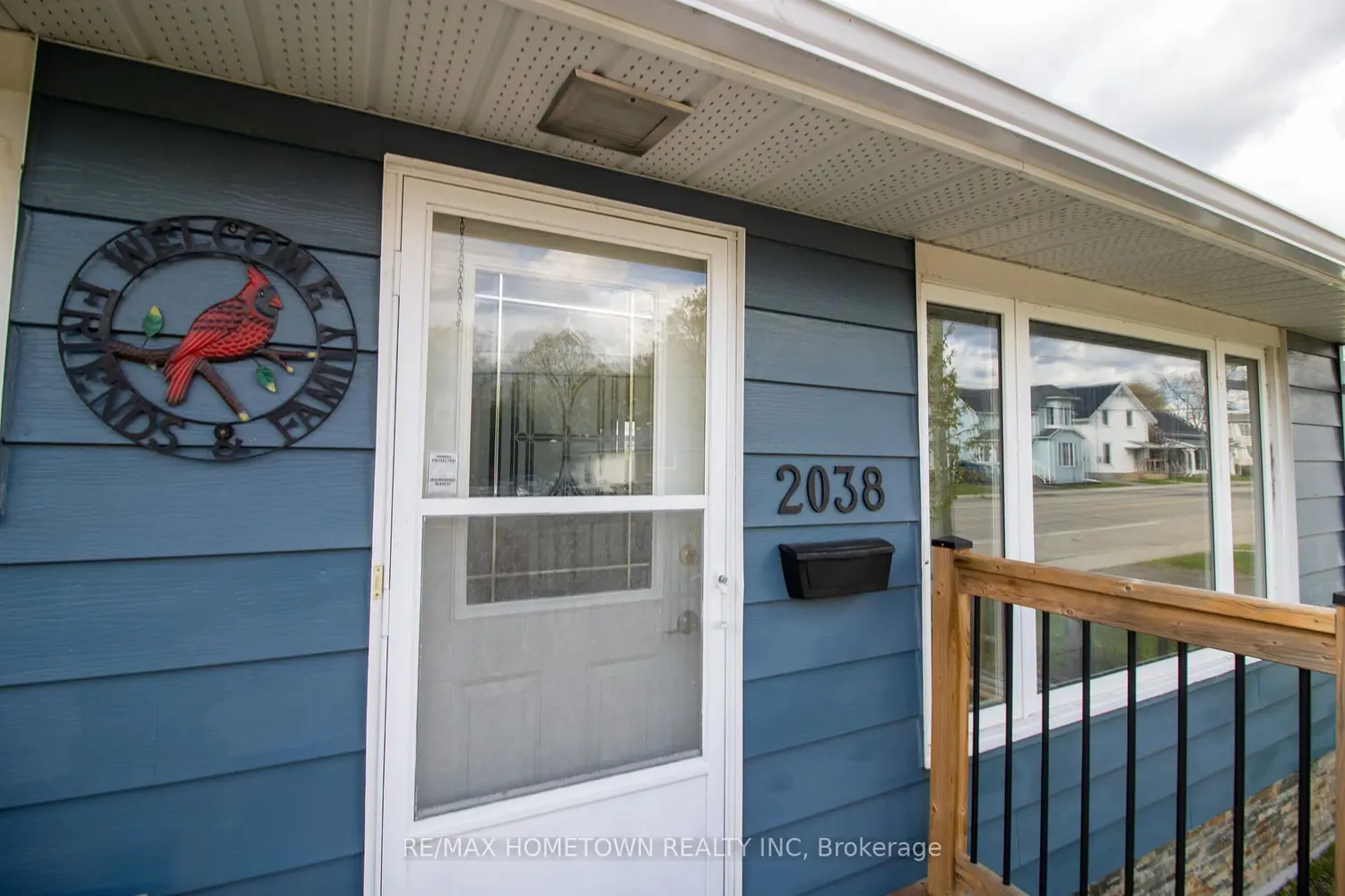 2038 Dundas Street photo 2