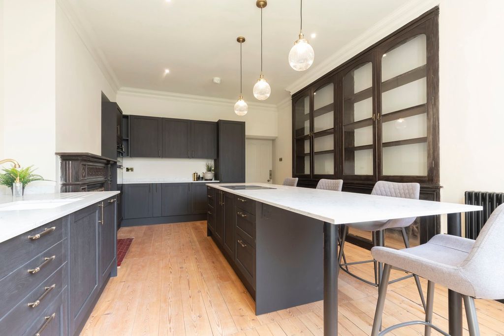 Additional image 6 of 7 bed detached house to rentLondon Road, Cheltenham GL52