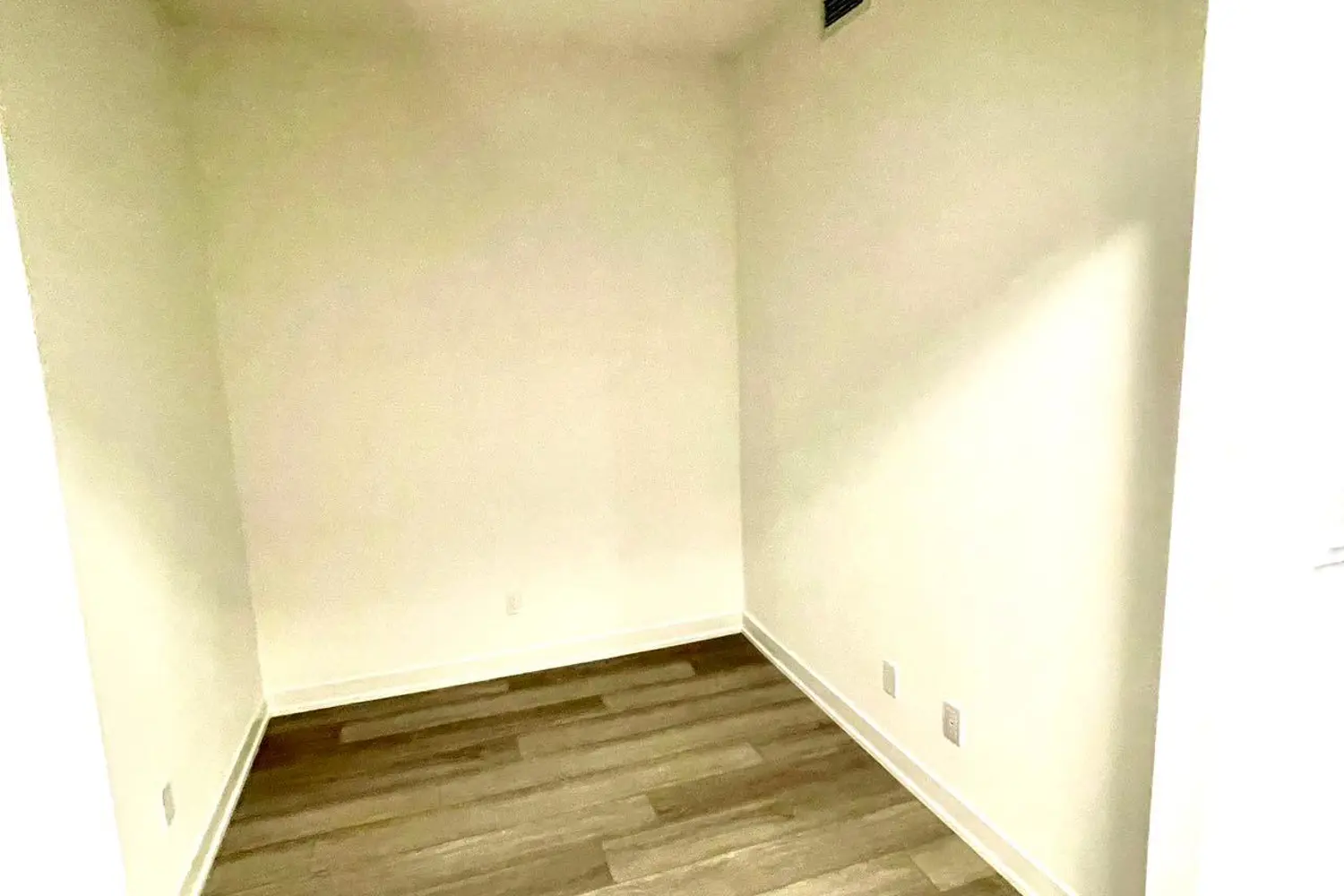 Additional image 11 of 38 Simcoe Promenade C320