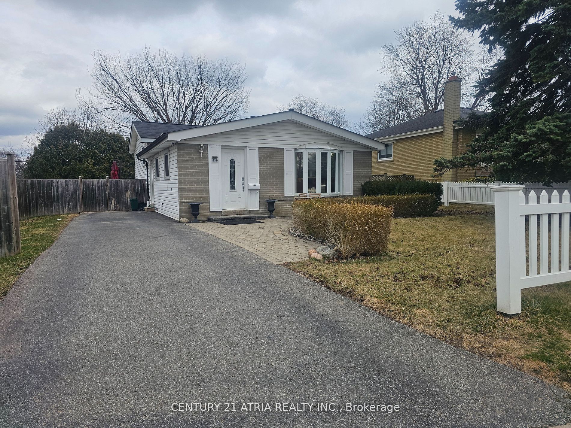 Lower-733 Balaton Avenue, Pickering, ON, L1W 1W3