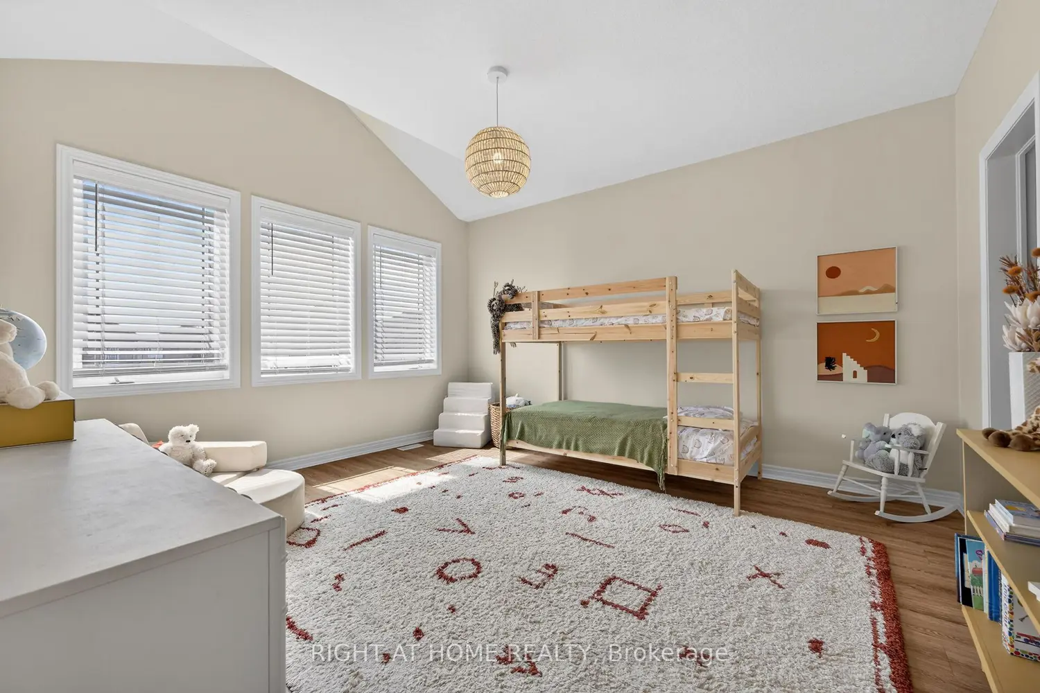 67 Ambrous Crescent photo 5