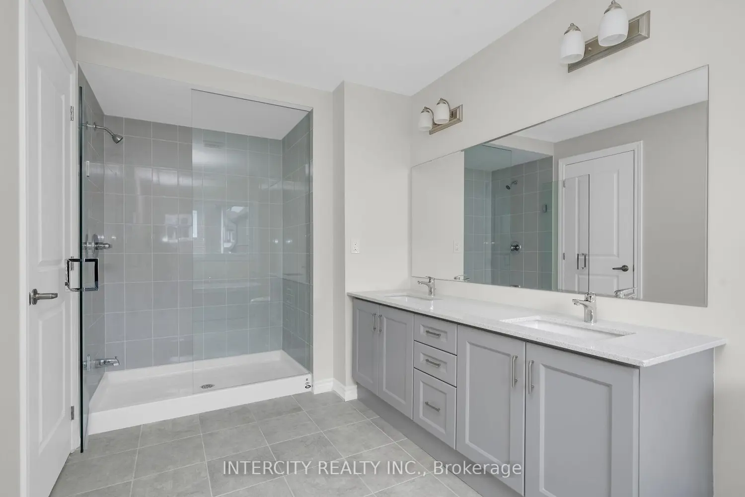 Additional image 18 of 130 Molozzi Street
