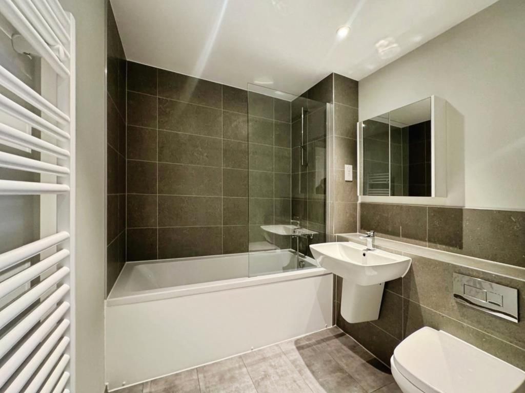 Additional image 10 of 2 bed flat to rentNewbury, Berkshire RG14