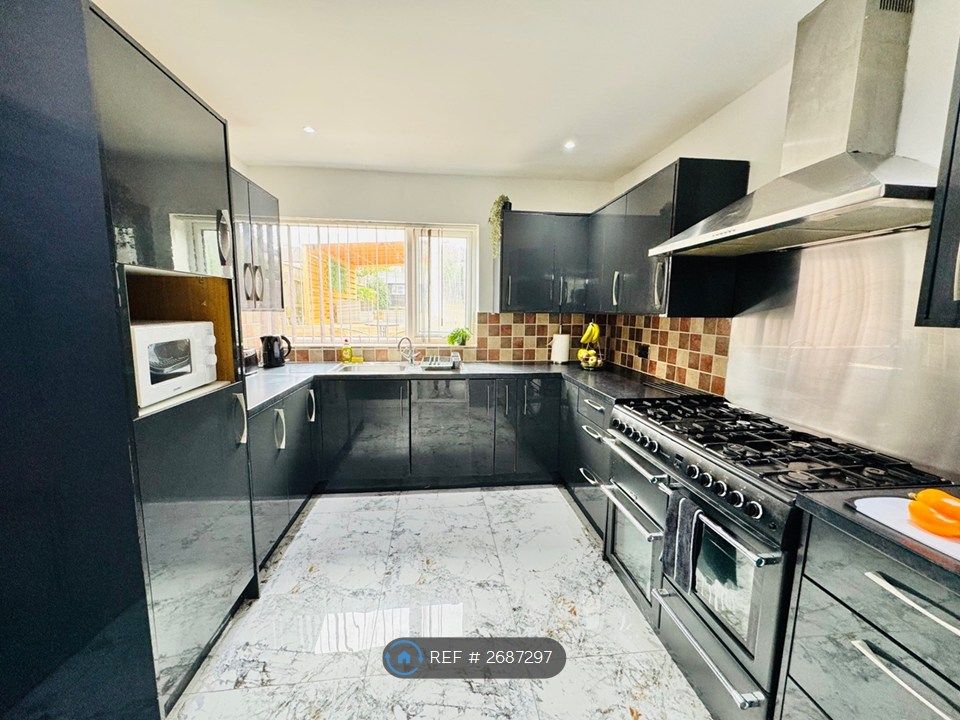 Additional image 5 of 3 bed semi-detached house to rentWanlip Lane, Birstall, Leicester LE4