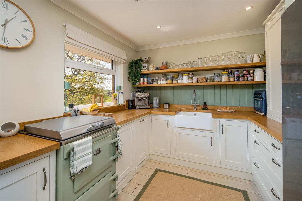 Additional image 4 of 3 bed flat for saleSeaview, Isle Of Wight PO34