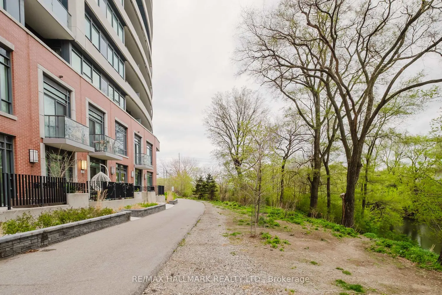 2212 Lake Shore Boulevard 1209 photo 2
