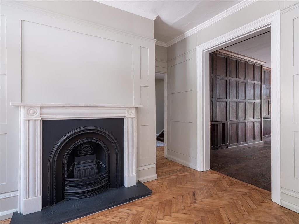 Additional image 5 of 5 bed property to rentDe Vaux Place, Salisbury SP1