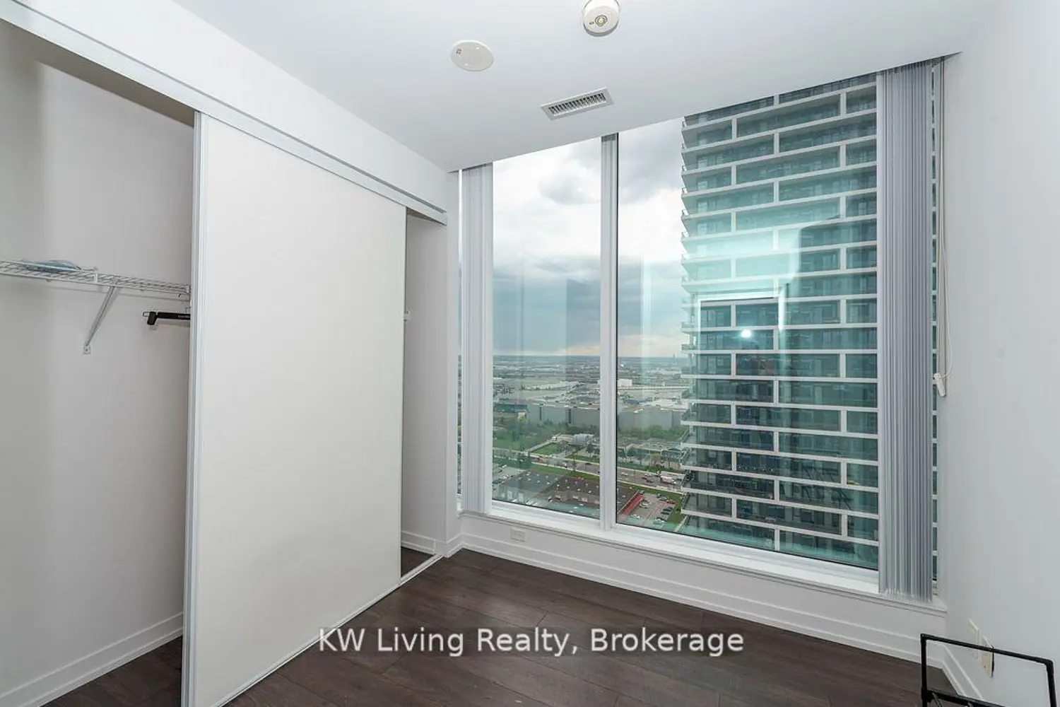 Additional image 2 of 898 Portage Parkway 3302