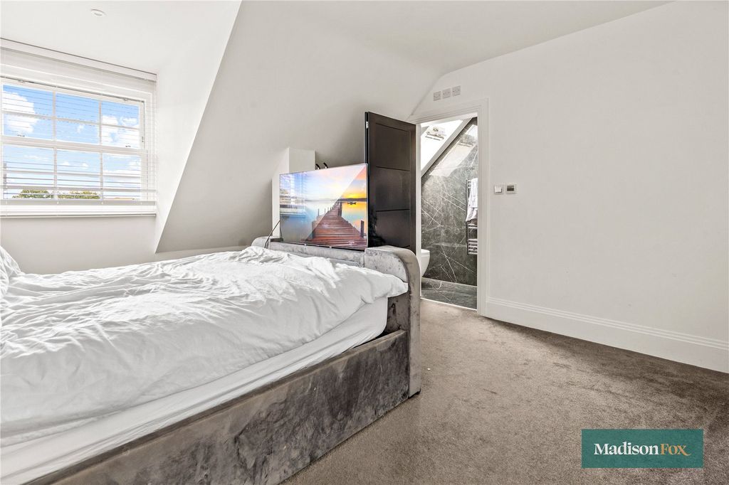Additional image 9 of 2 bed flat for saleManor Road, Chigwell, Essex IG7