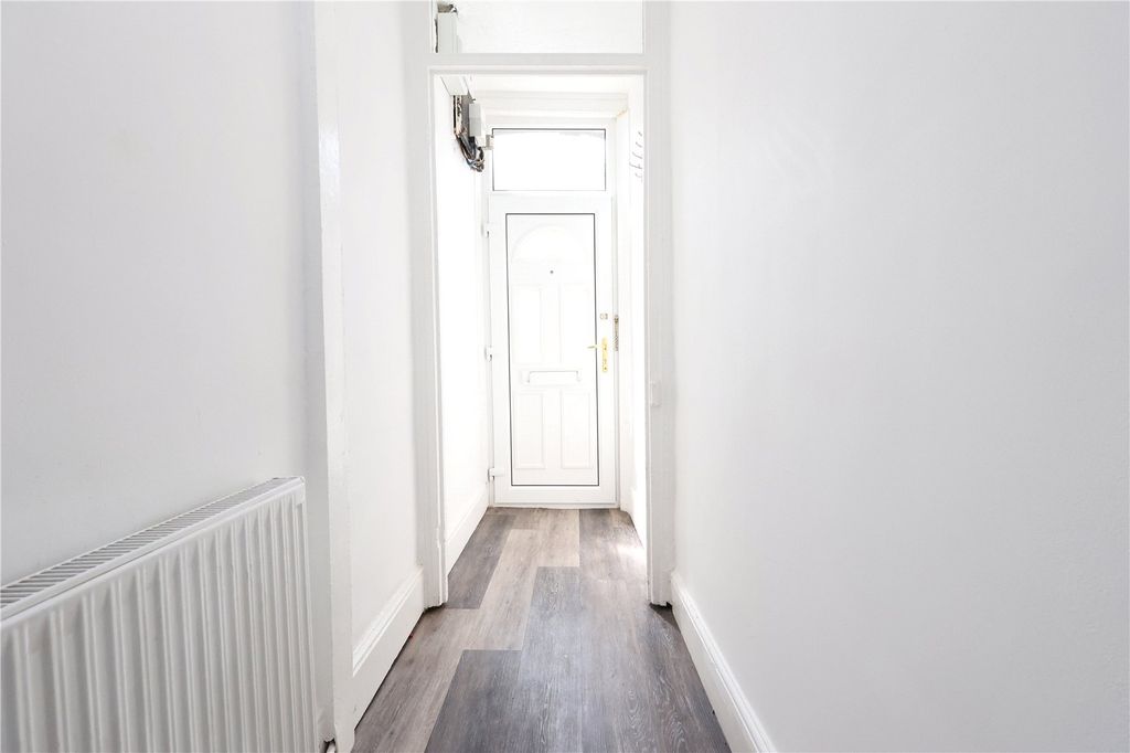 Additional image 7 of 3 bed flat to rentHigh Street, Tonypandy CF40
