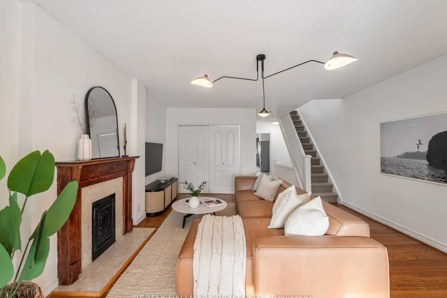797 Carlaw Avenue photo 4
