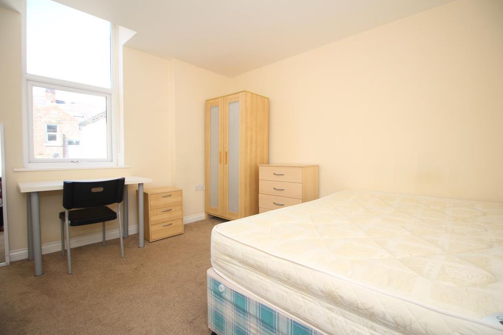 Additional image 7 of 6 bed maisonette to rentHolmwood Grove, Jesmond, Newcastle Upon Tyne NE2