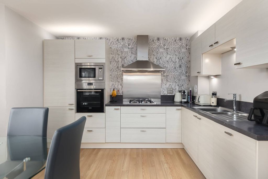 Additional image 7 of 2 bed flat for sale4/4 Burnbrae Park, Edinburgh EH12