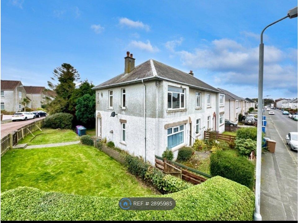 2 bed flat to rentKelvin Street, Largs KA30