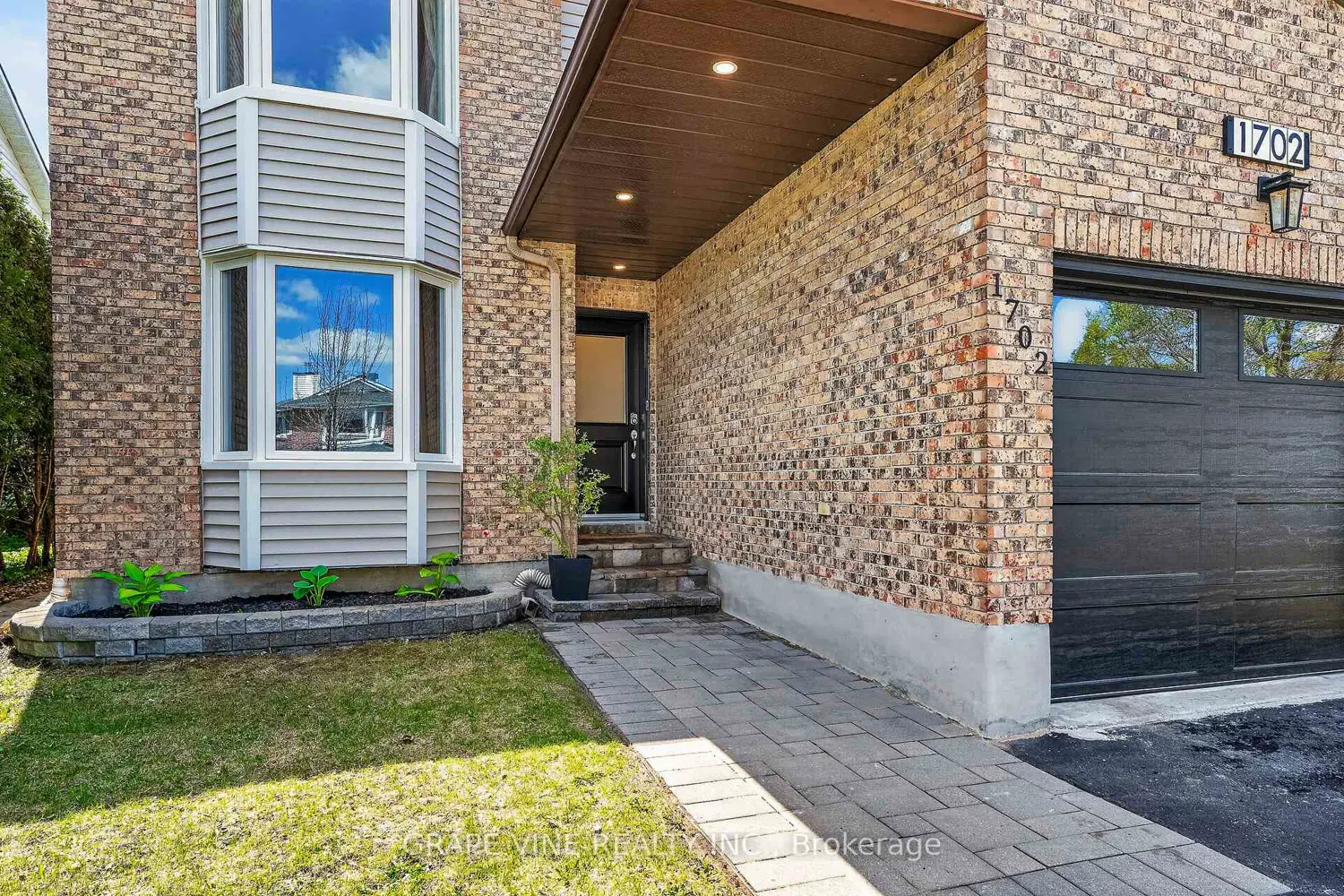 1702 Boisbriand Crescent photo 3