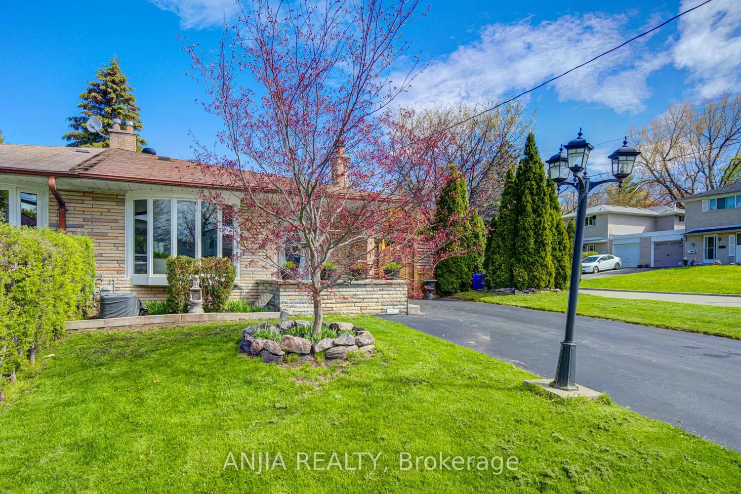 24 Friar Tuck Road