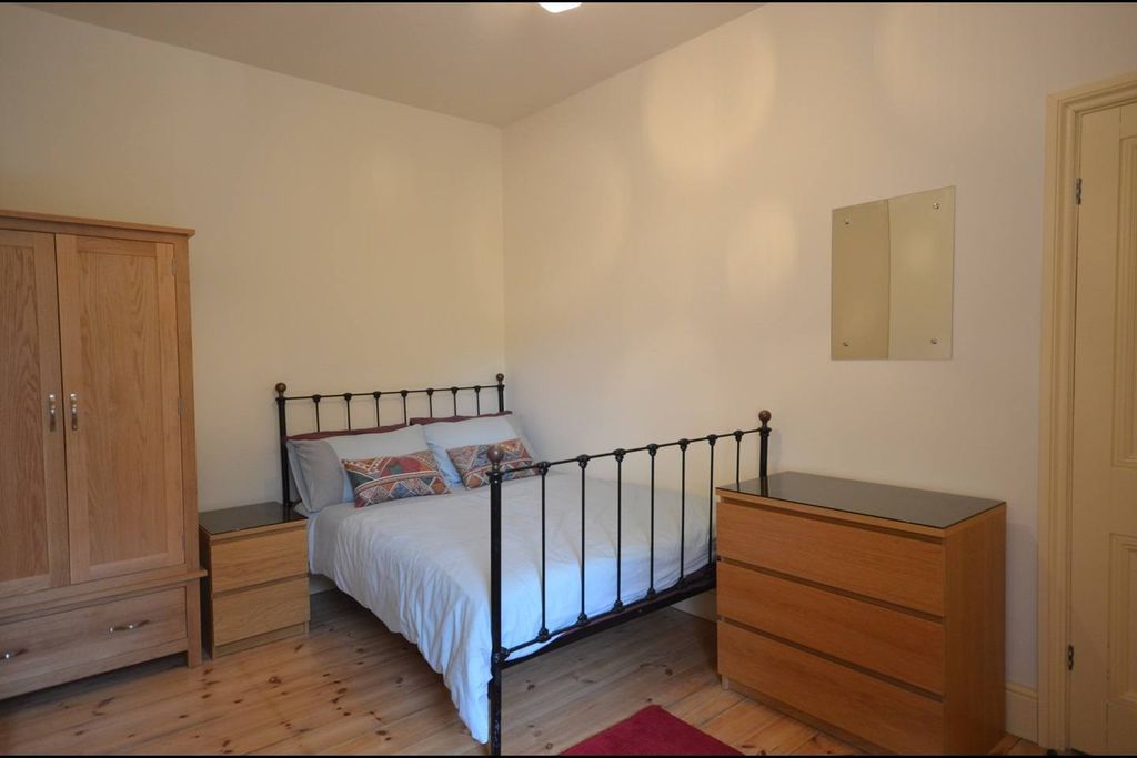 Additional image 4 of 4 bed terraced house to rentLuton, Bedfordshire LU1