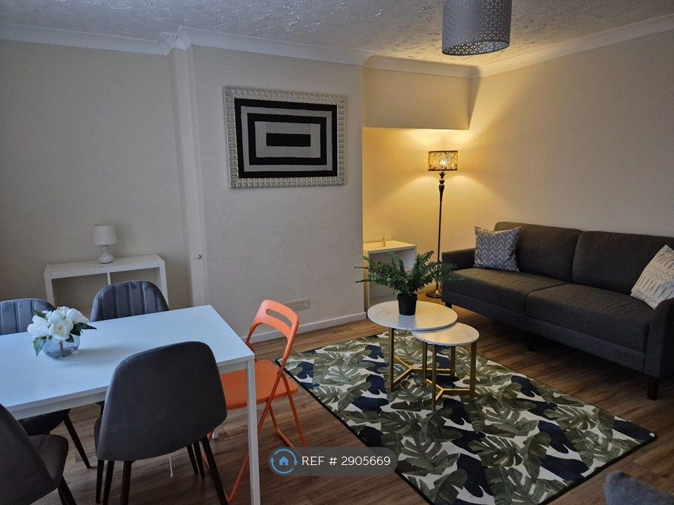 Additional image 2 of 6 bed semi-detached house to rentLaburnum Close, Cambridge CB4