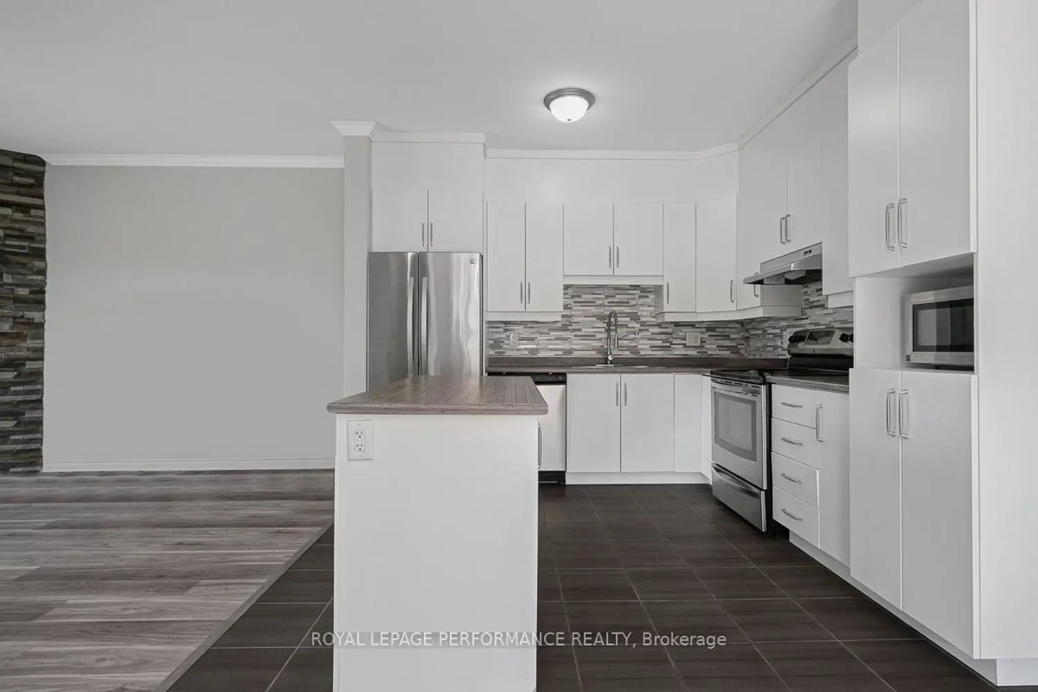 Additional image 11 of 181 Bourdeau Boulevard 3