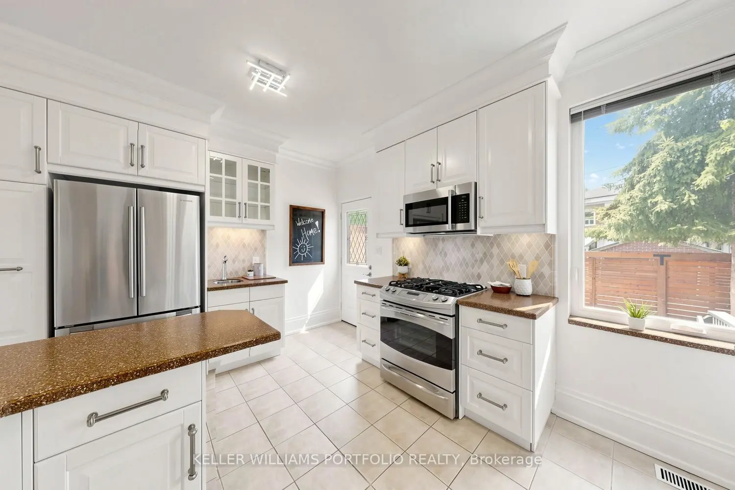 122 Bertmount Avenue photo 4