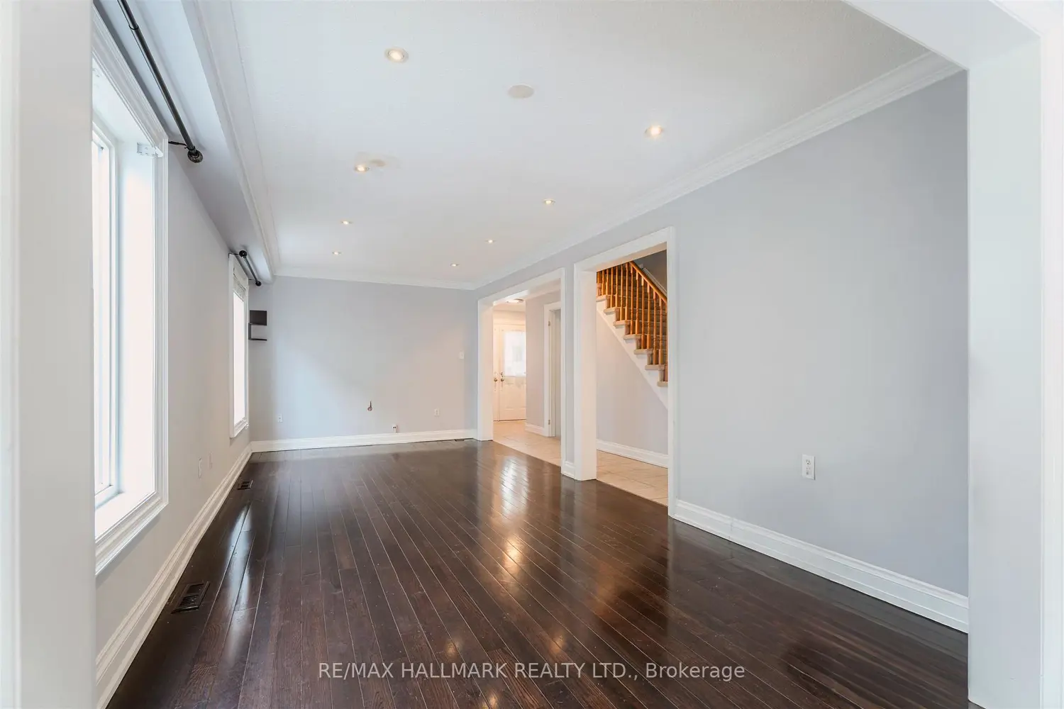 241 Featherstone Road photo 3