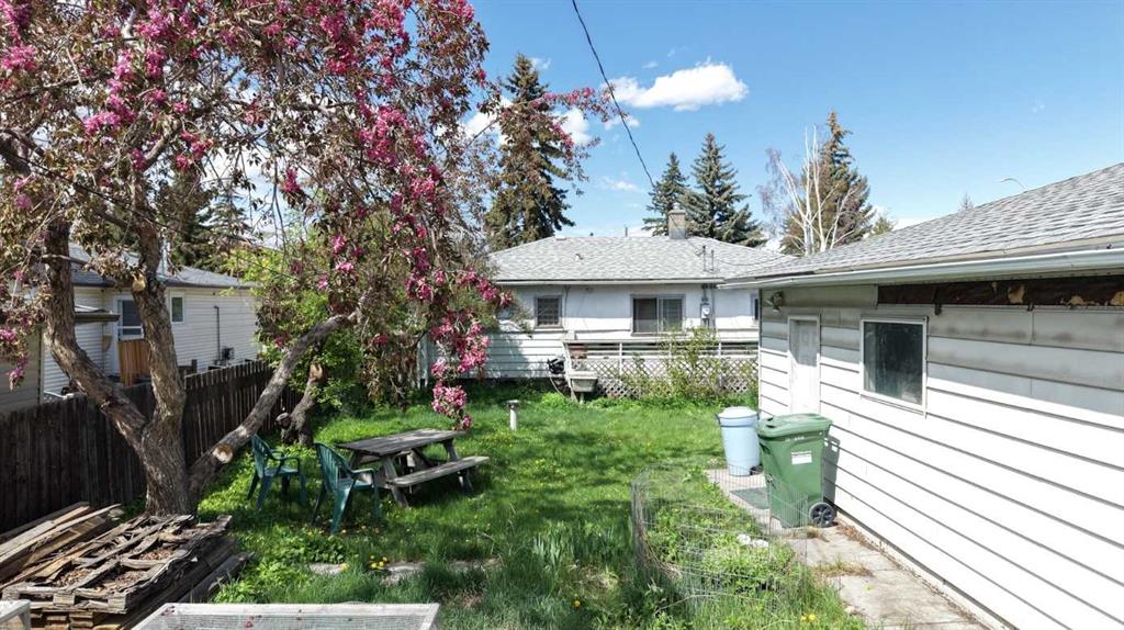 Additional image 3 of 6379 31 Avenue NW, Calgary, AB, T3B 1J9
