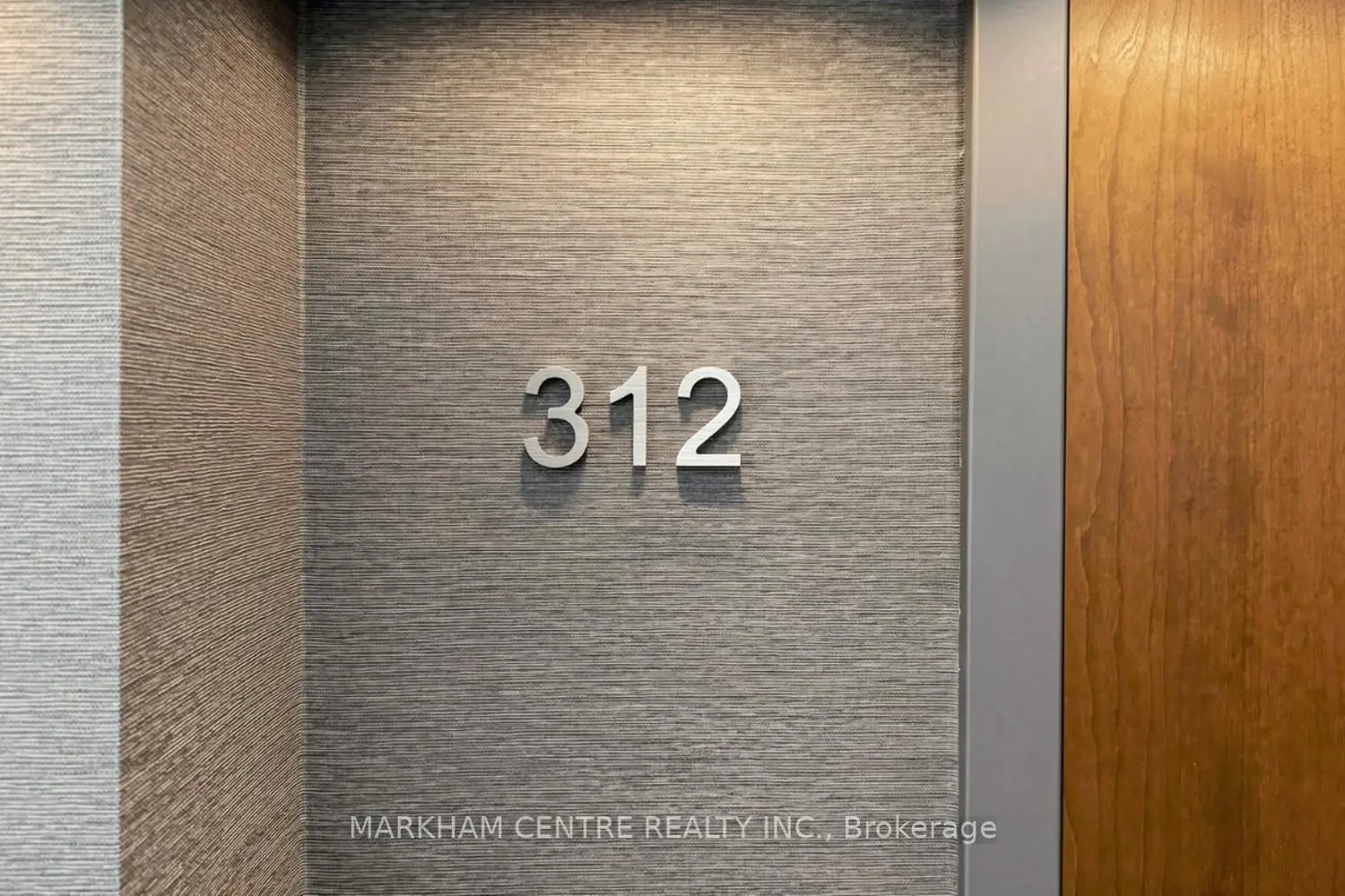 650 Sheppard Avenue 312 photo 2