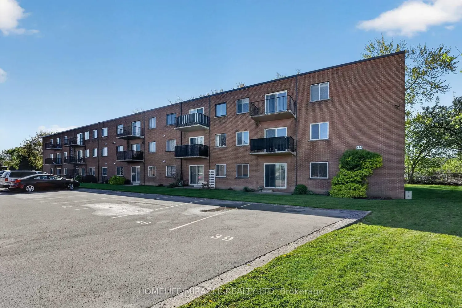 Additional image 11 of 456 Carlton Street 5