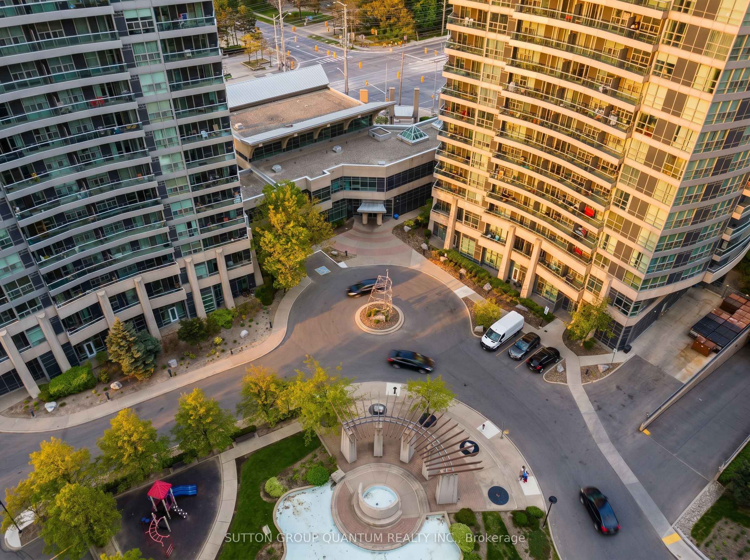 Additional image 4 of 2705-1 Elm Drive W, Mississauga, ON, L5B 4M1