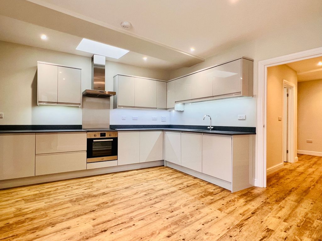 Additional image 2 of 2 bed flat to rentWindsor House, The Crescent, Taunton TA1