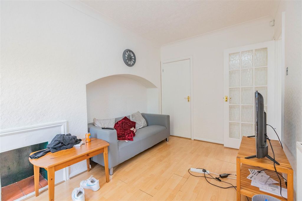 6 bed shared accommodation to rentHubert Road, Selly Oak, Birmingham, West Midlands B29 photo 2