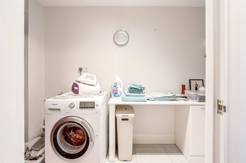 Additional image 18 of 2 bed flat to rentMarine Parade, Worthing, West Sussex BN11