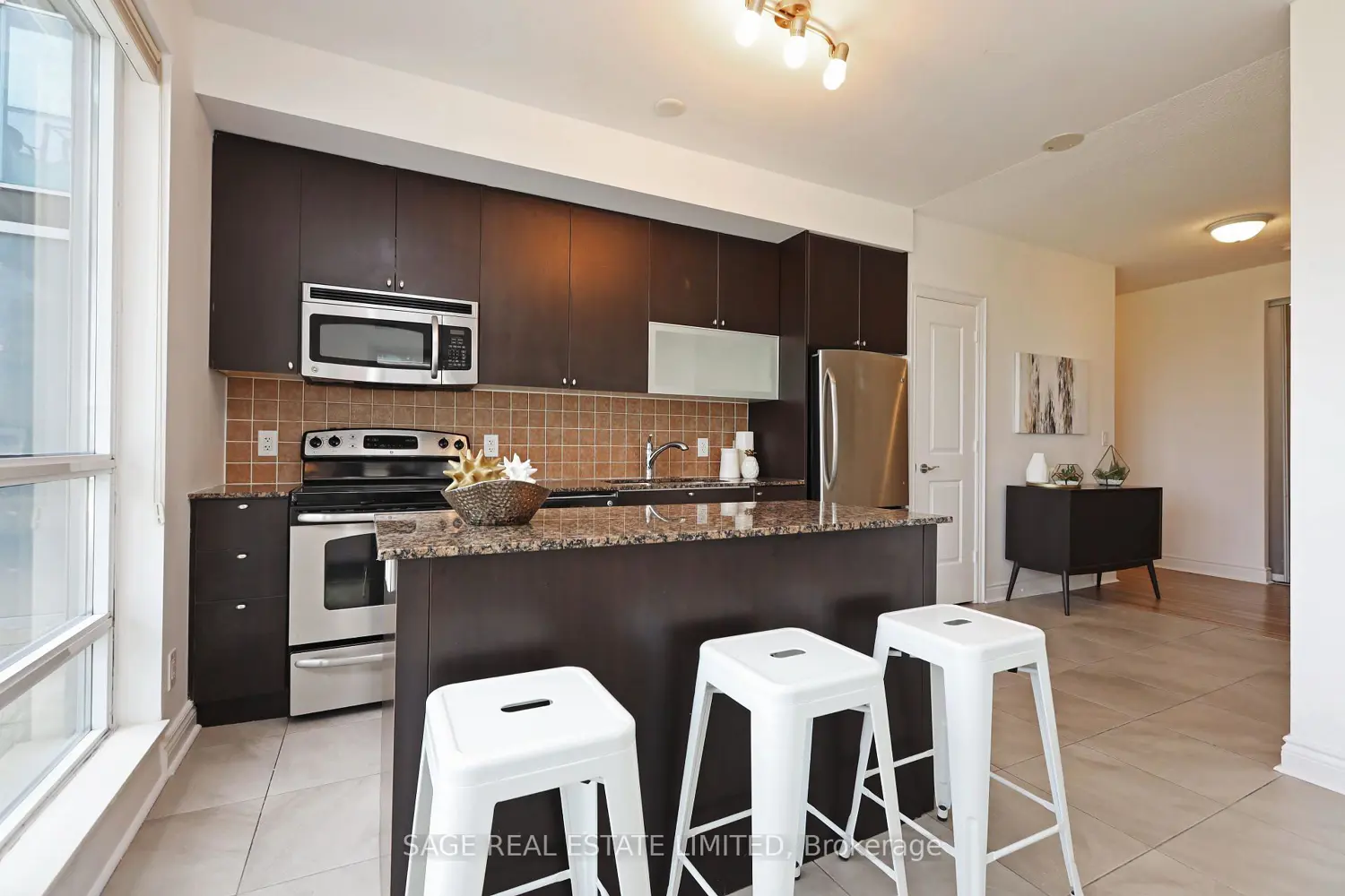16 Brookers Lane 409 photo 4