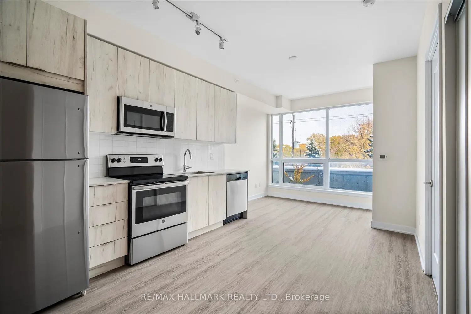 1350 Kingston Road 215 photo 5