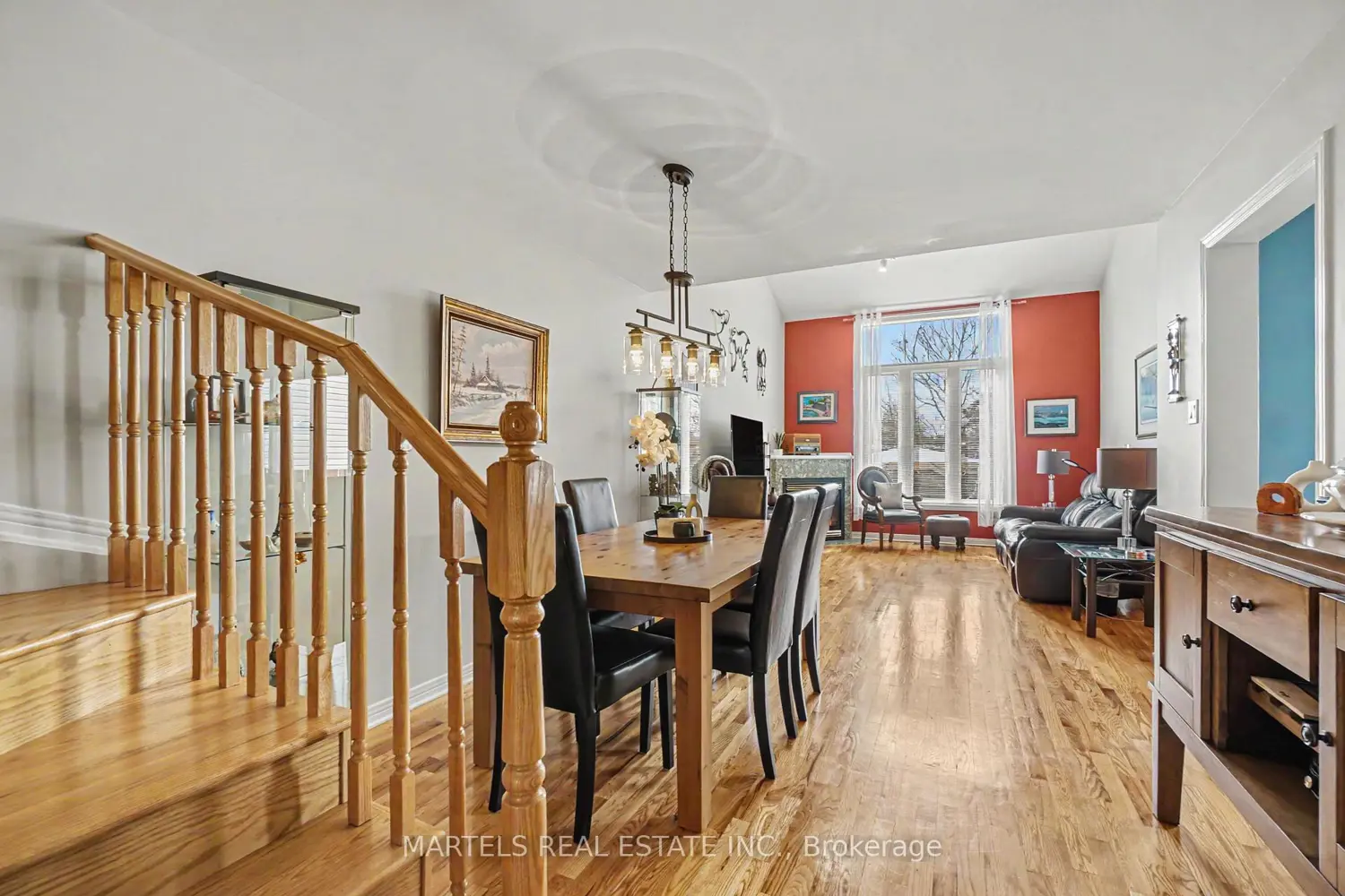 919 Markwick Crescent photo 2