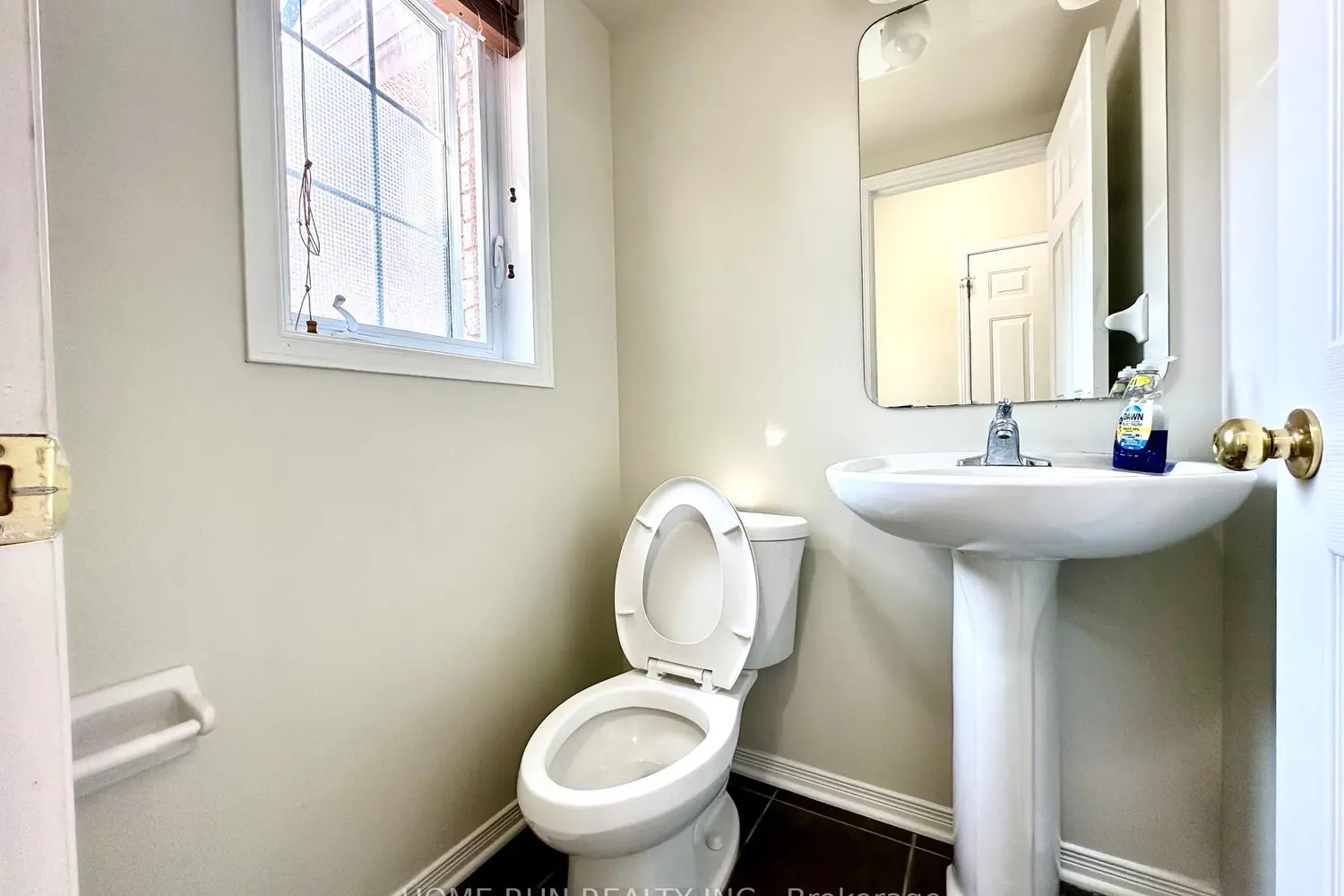 Additional image 3 of 135 Kinross Private