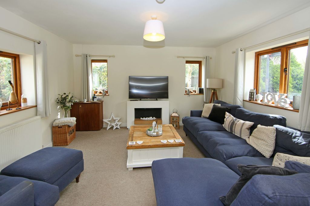 Additional image 2 of 3 bed detached house to rentGolf Links Lane, Telford TF1