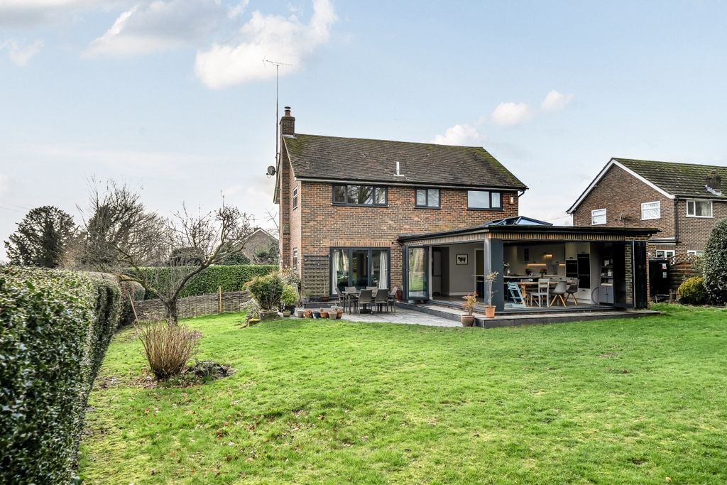Additional image 6 of 4 bed detached house to rentMill Close, Lower Beeding, Horsham RH13