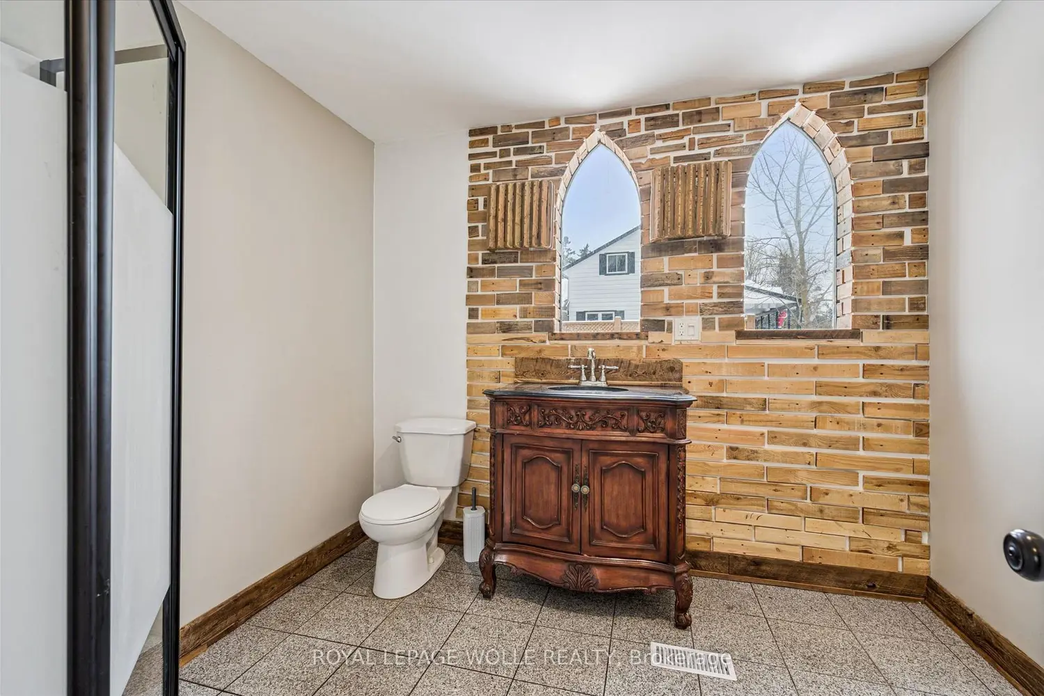 Additional image 11 of 8946 Wellington Road 16